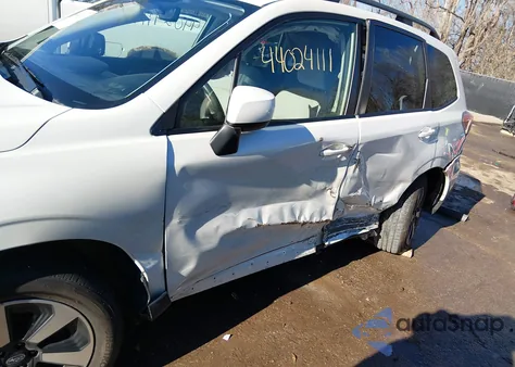 2017 Subaru Forester z USA, uszkodzony, nr VIN 1F2SJAEC8HH477854